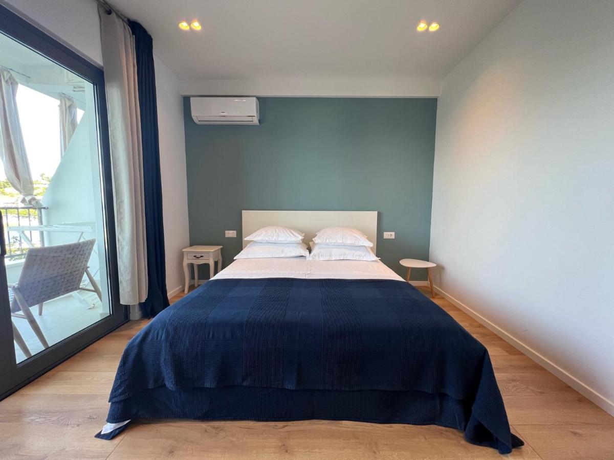 Beachfront Comfort Apartments Sinajko 伯德古拉 外观 照片